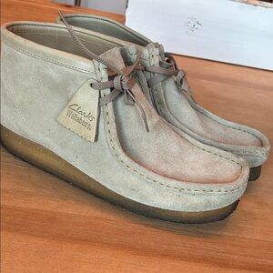 Clarks Wallabees Men's Maple Tan Suede Chukka Boots